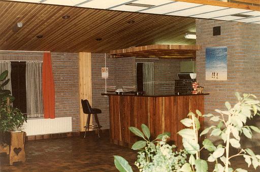 1978-05 de bar.jpg